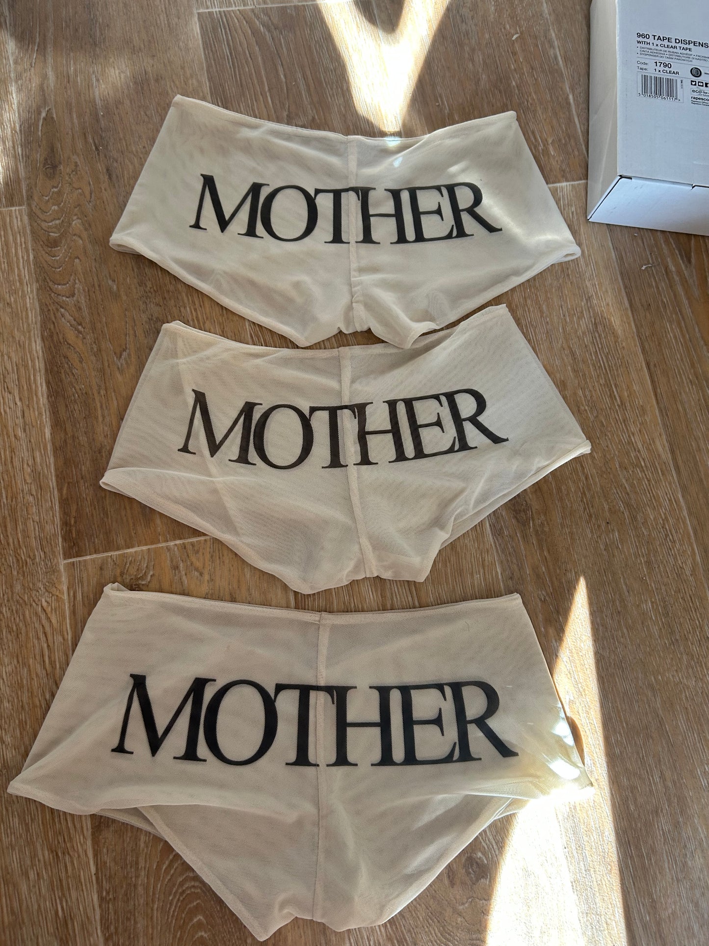 "MOTHER" Shorts Ex-Myszka